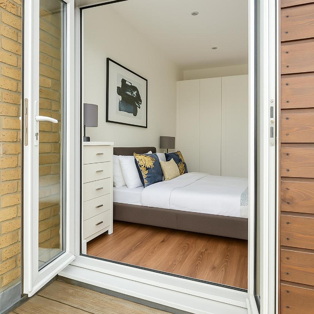 2 Bed Flat With Balcony In Acton